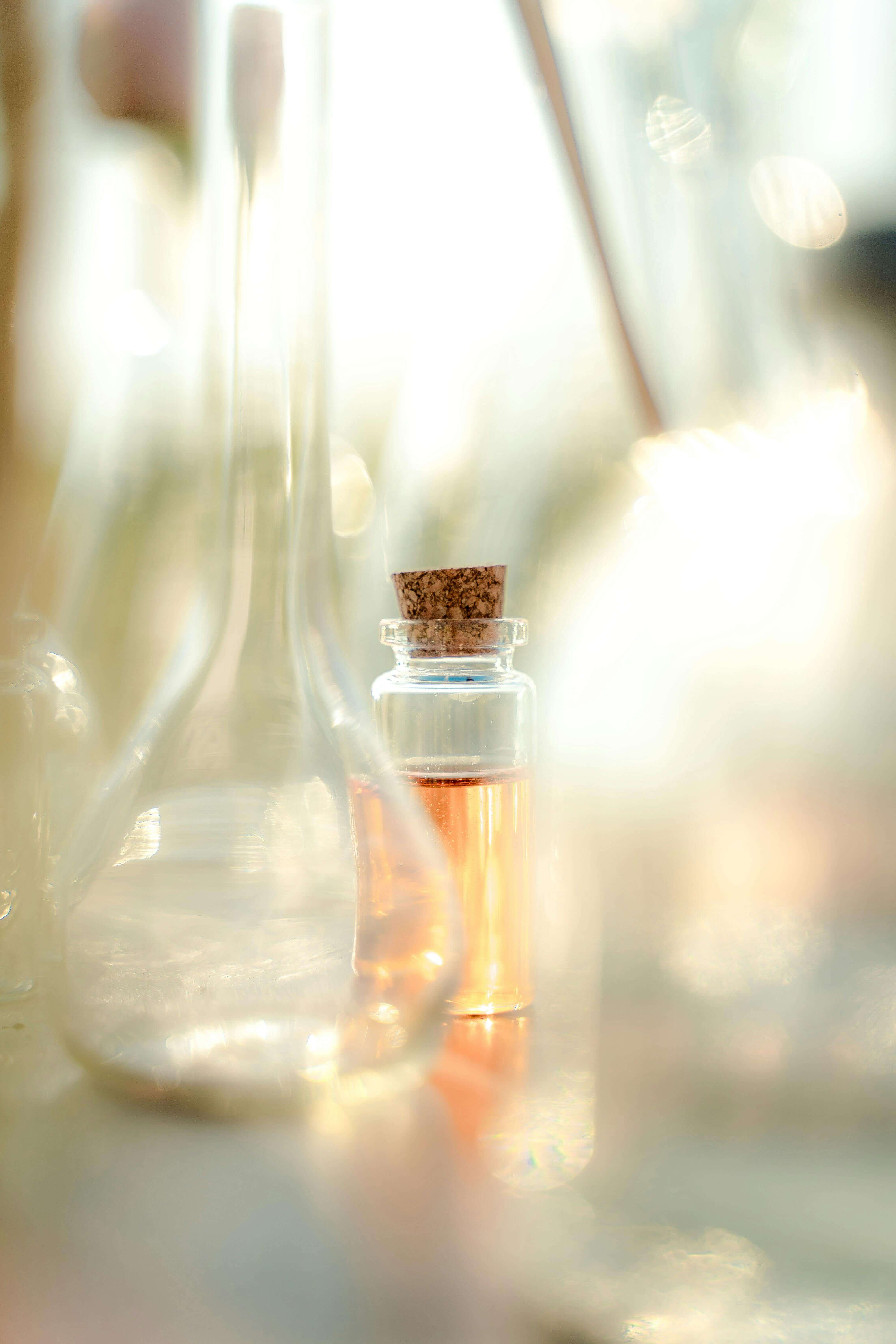 Revisione delle etichette INCI e della documentazione regolatoria per prodotti cosmetici in conformità al Regolamento UE 2023/1545 sugli allergeni.